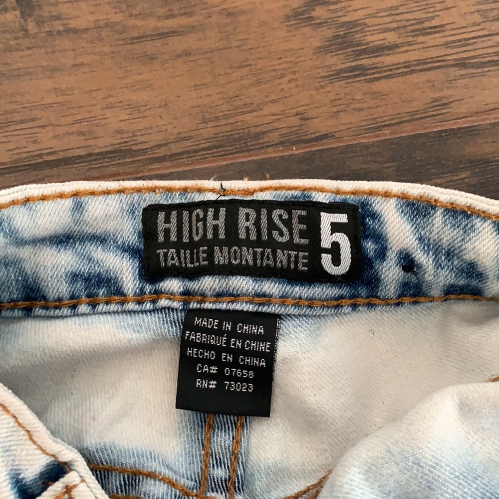 Shorts - Picture 3 of 3
